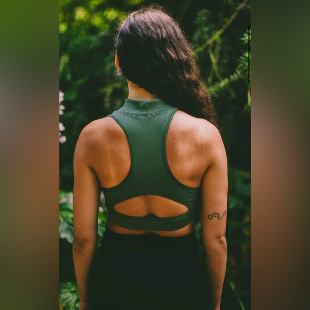 Capezio Seamless Rib Crop
TOP (11375W) • Safari Green • XS/S - Picture 7 of 15